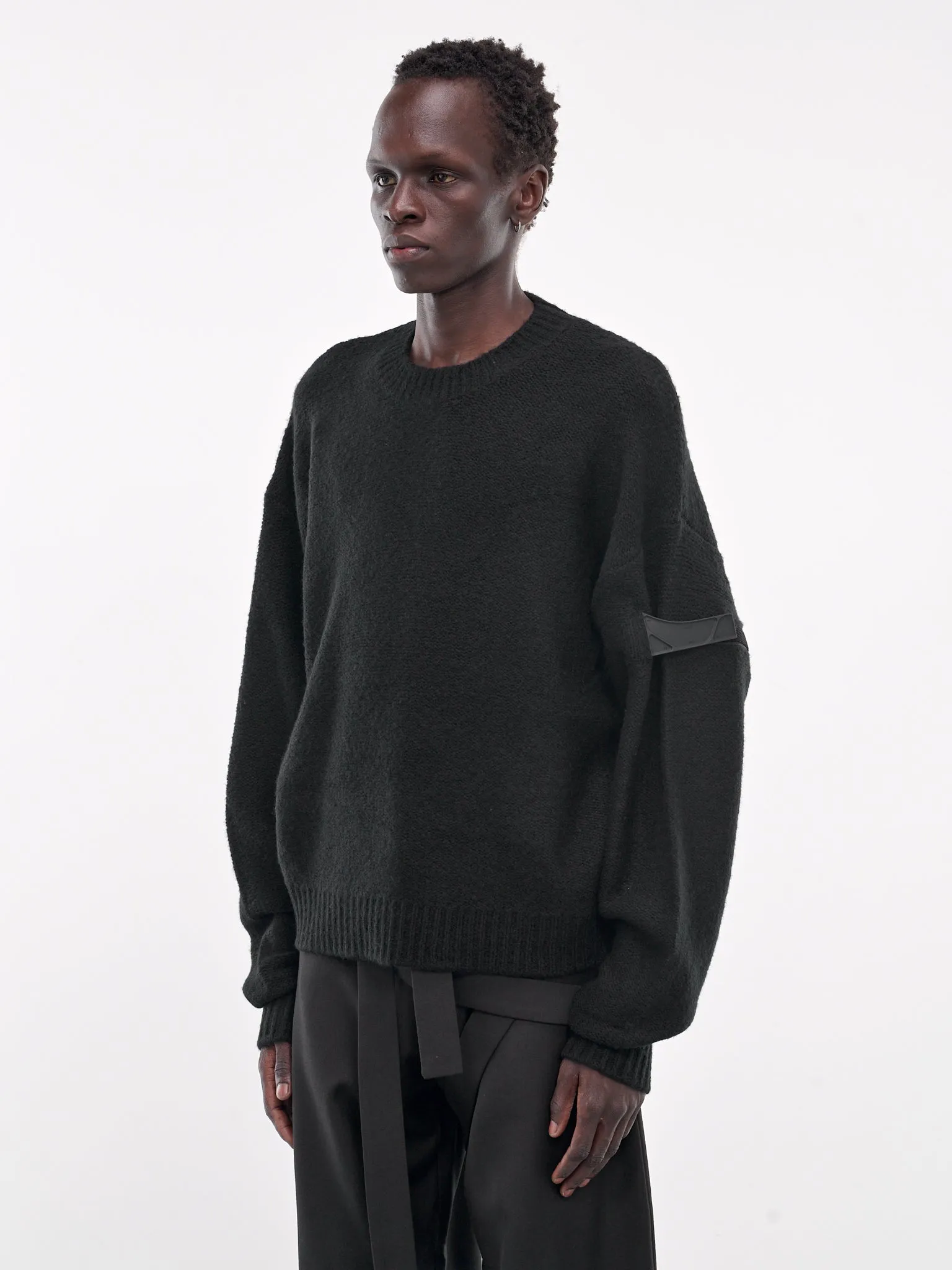 Inviola Cashmere Crewneck (M-07-067-BLK01-BLACK)