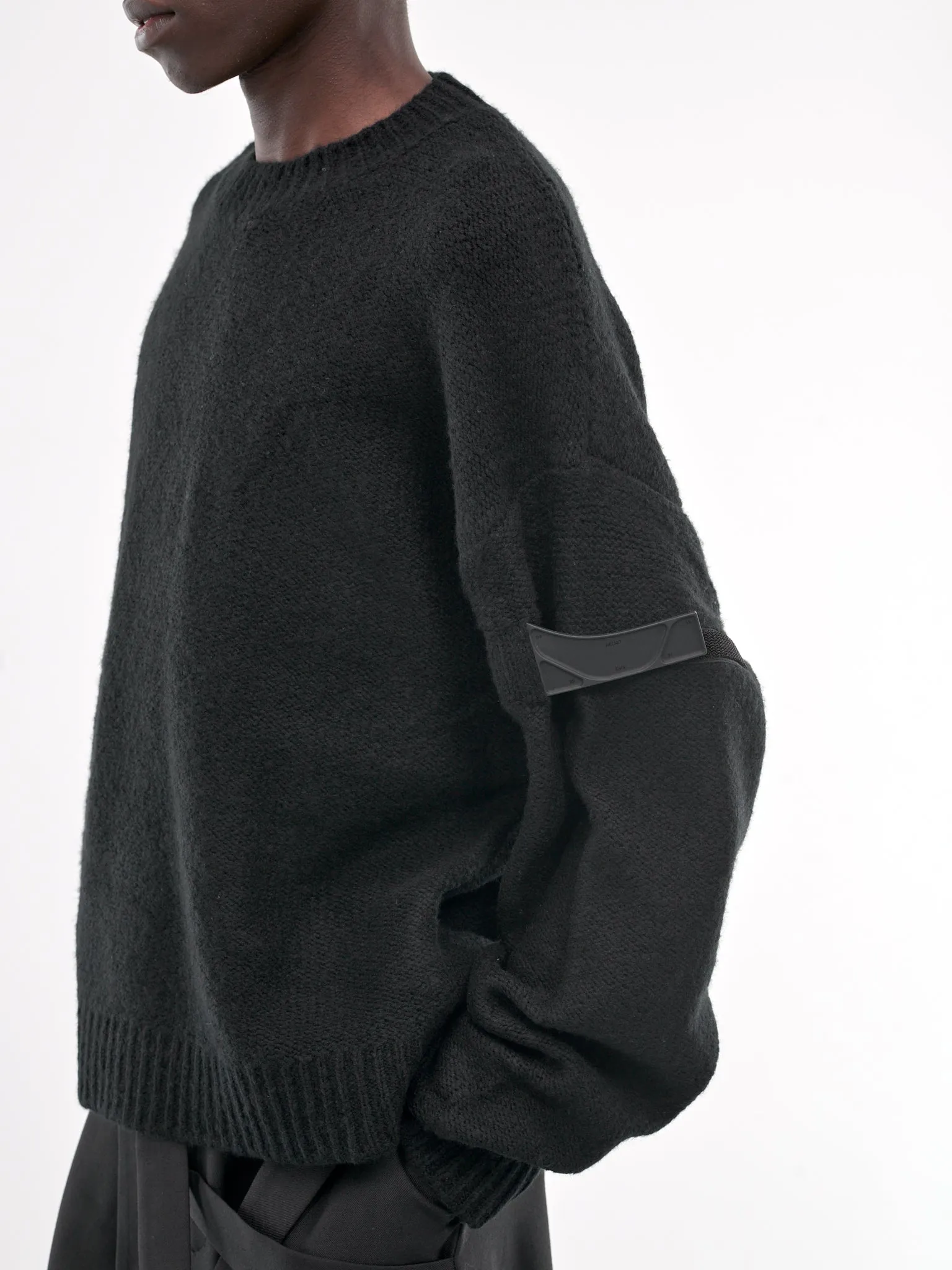 Inviola Cashmere Crewneck (M-07-067-BLK01-BLACK)