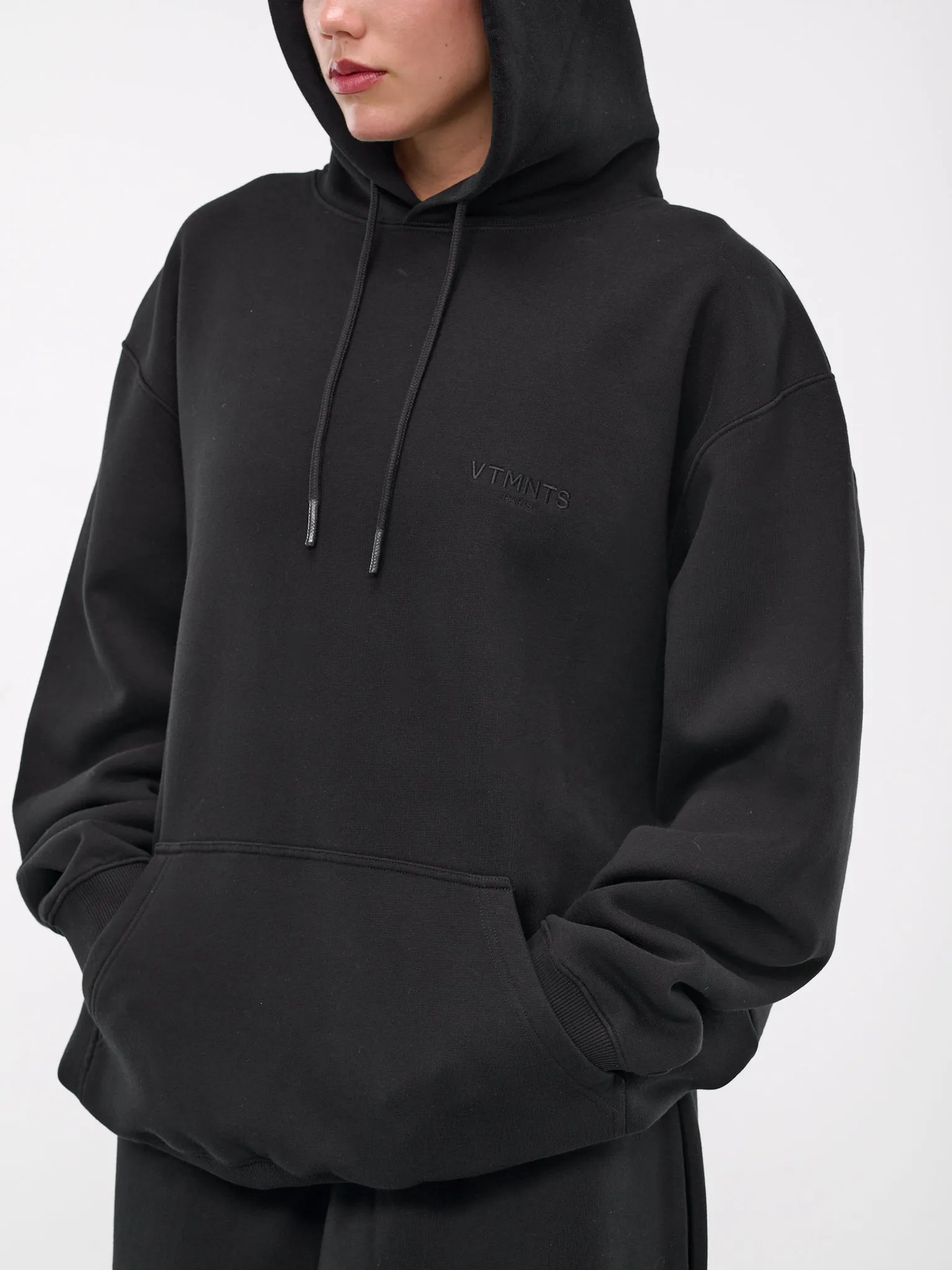 Logo Embroidery Hoodie (VL22HD100B-BLACK)